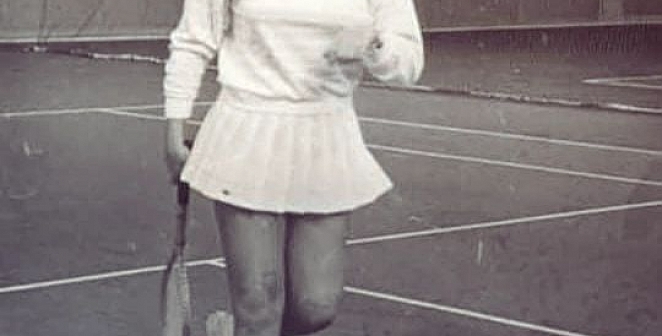 Bülent Ersoy’un tenis oynarken çekilen fotoğrafı gündem oldu!