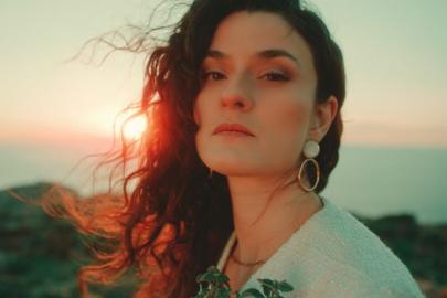 Ceren Deniz'den etkileyici çıkış! "Ver Dermanımı Geri" ile kalplere dokunuyor...