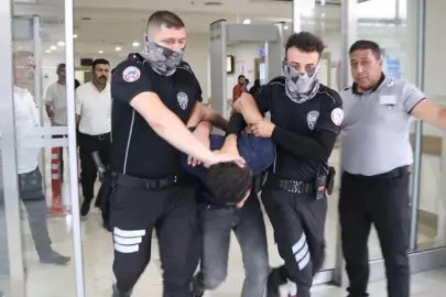 Şanlıurfa'da acil servis kan gölüne döndü! Doktor ve güvenlik görevlisine bıçaklı saldırı