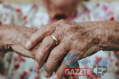 Yaşlanmanın gerçek nedeni değişiyor mu? İşte çığır açan keşif...