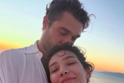 Furkan Andıç'tan Aybüke Pusat'a romantik jest: "İki gözümün çiçeği"
