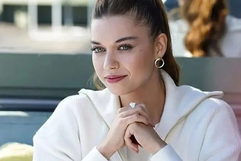 Afra Saraçoğlu'nu boğazda mutlu eden olay!