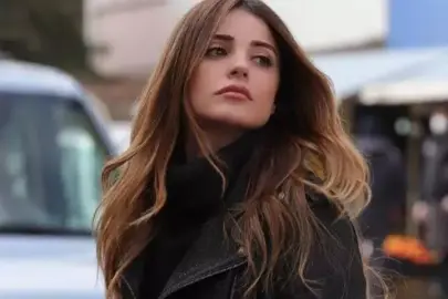 Uyuşturucu operasyonunda yeni gözaltı: Oyuncu Ezgi Eyüboğlu emniyete götürüldü