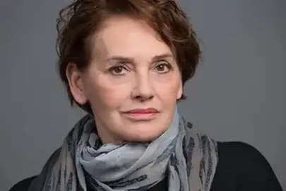 Çirkin Dizisi Kadir'in Annesi Cennet Kim? Nur Sürer'in Hayatı, Rol Aldığı Projeler ve Biyografisi