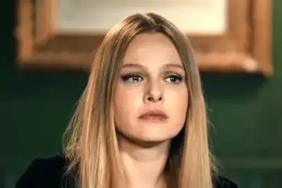 Türk Tiyatro ve Dizi Oyuncusu Naz Elmas Biyografi: Yaşı, İlişkileri, Evlilik Durumu ve Hayat Hikayesi