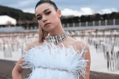 Afra Saraçoğlu'na A.B.İ. Setinde Yalı Çapkını Sürprizi!