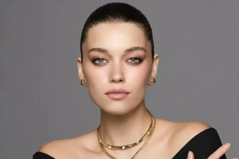 Afra Saraçoğlu'ndan sürpriz seyahatler! Saraçoğlu, yine global moda sahnesinde!