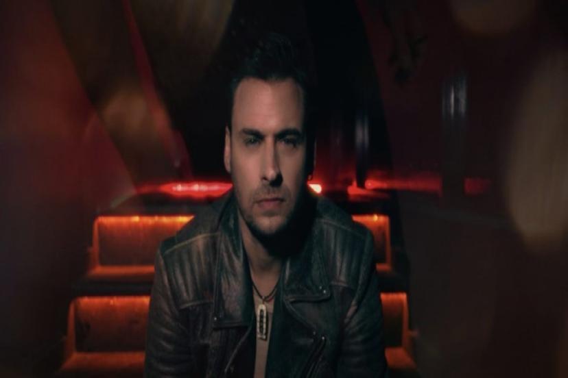 Burak Aziz genç ve başarılı şarkıcı Azra ile düet yaptı!