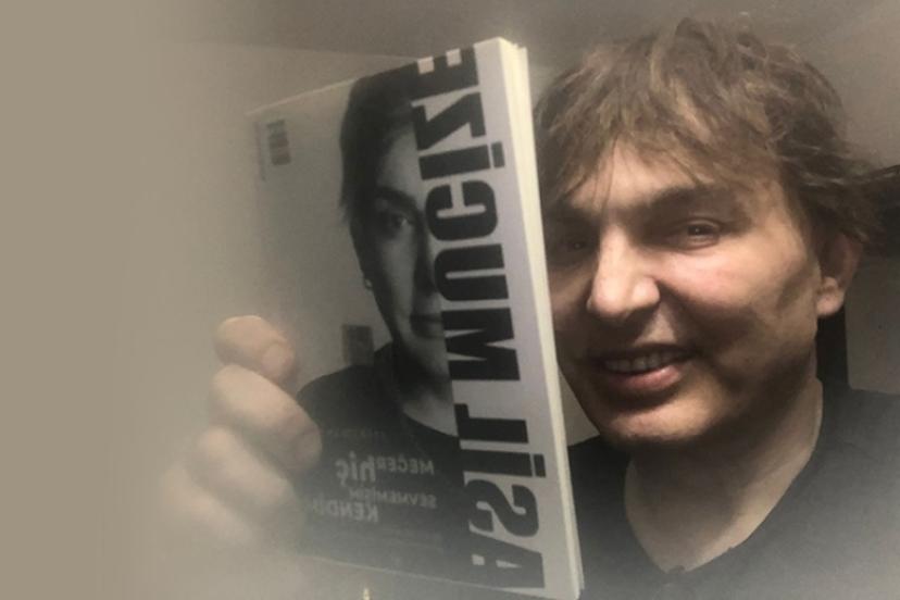Doktor ve şarkıcı Asil Mucize’nin beklenen kitabı çıktı!