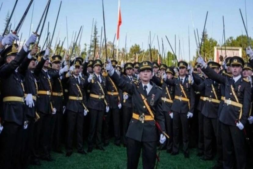 İşte Teğmenlerin ihraç kararının gerekçesi ve Ebru teğmen hakkındaki detay!