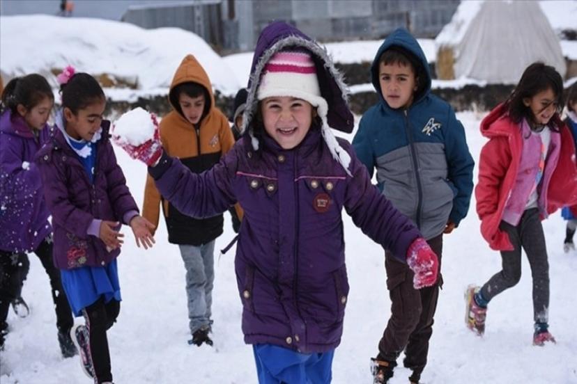 Pazartesi okullar tatil mi? İstanbul Valisi'nden açıklama kar tatili devam edecek mi?